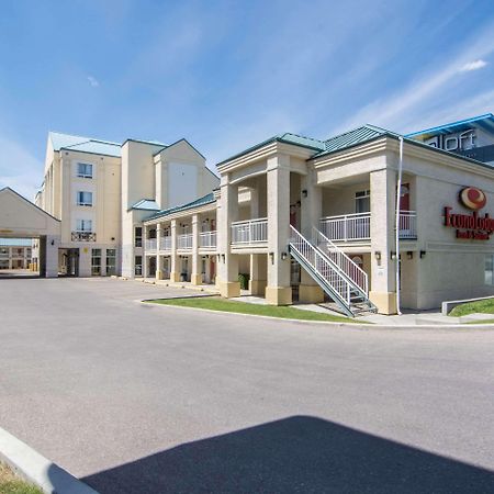 Econo Lodge Inn & Suites University YYC Exterior foto