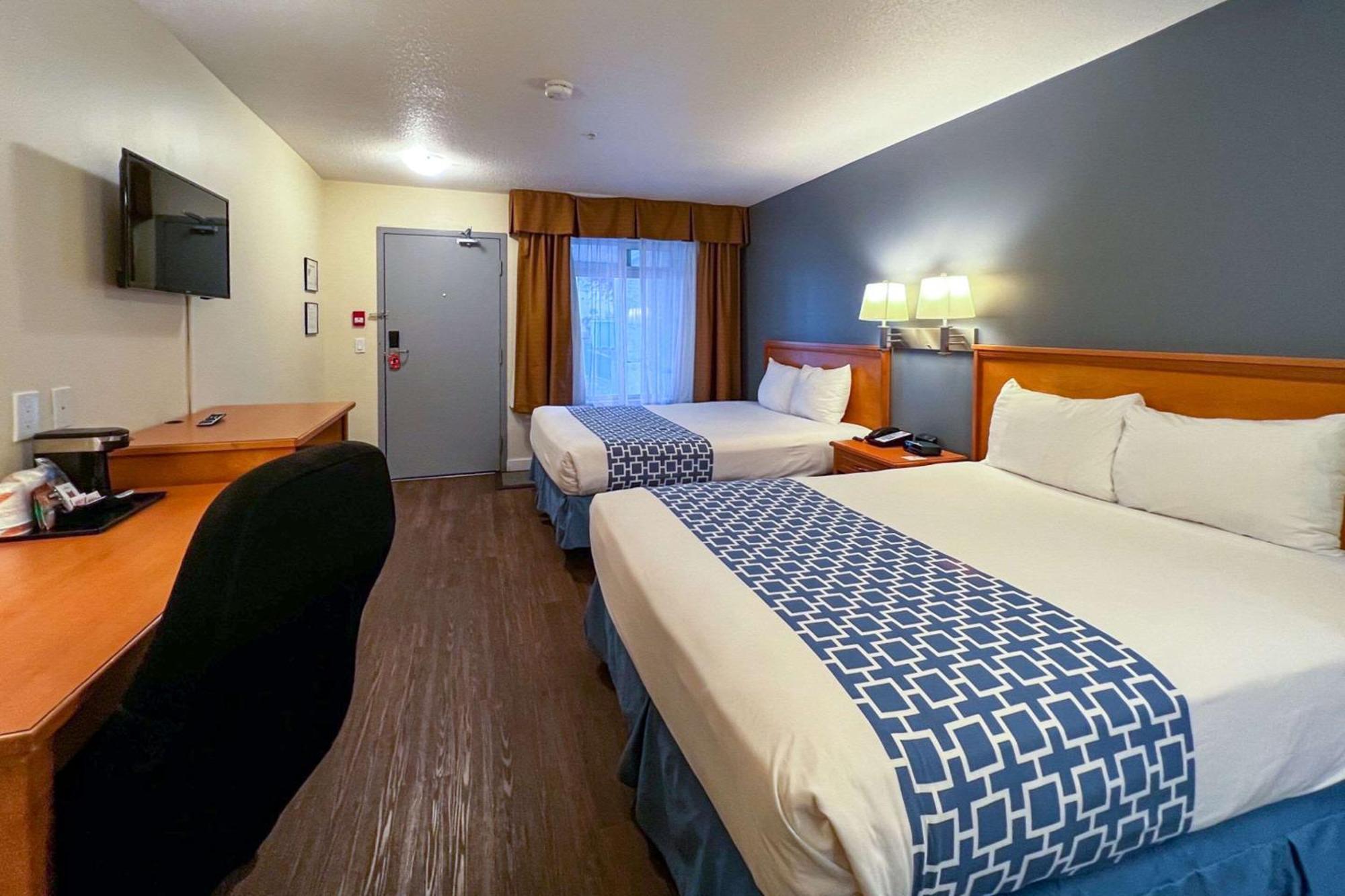 Econo Lodge Inn & Suites University YYC Exterior foto