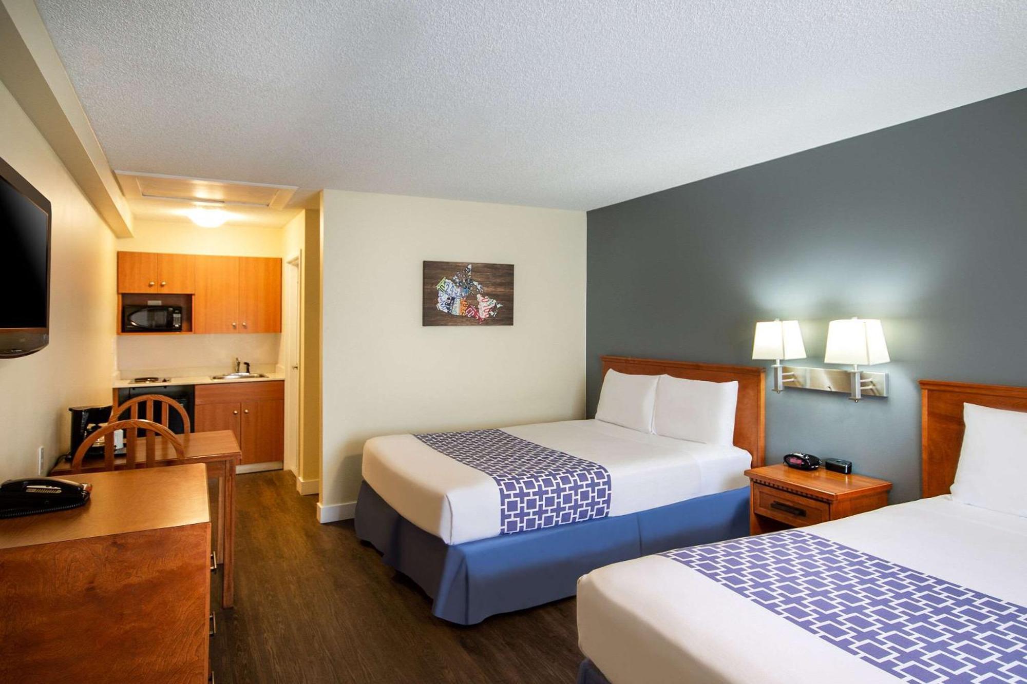 Econo Lodge Inn & Suites University YYC Exterior foto