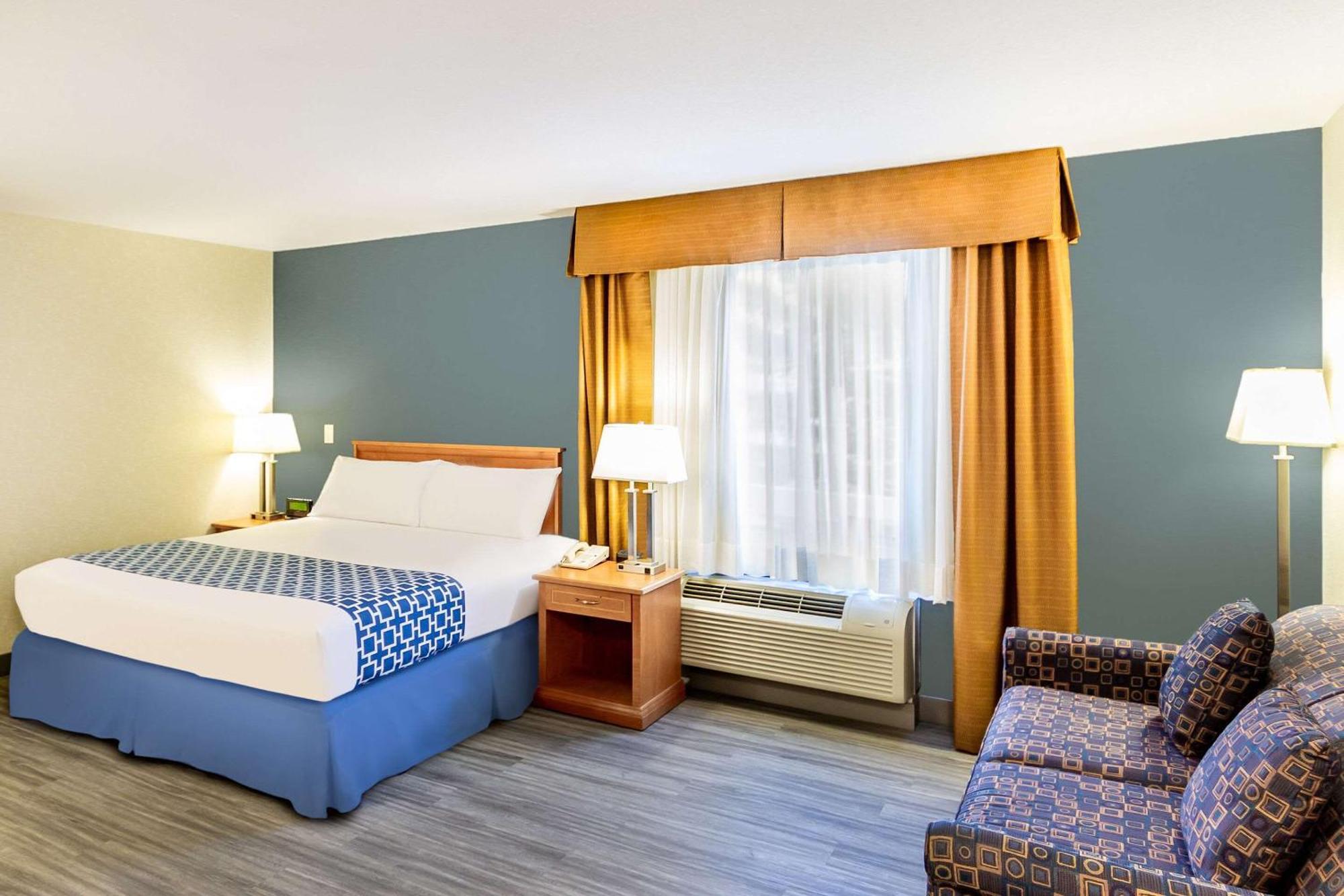 Econo Lodge Inn & Suites University YYC Exterior foto