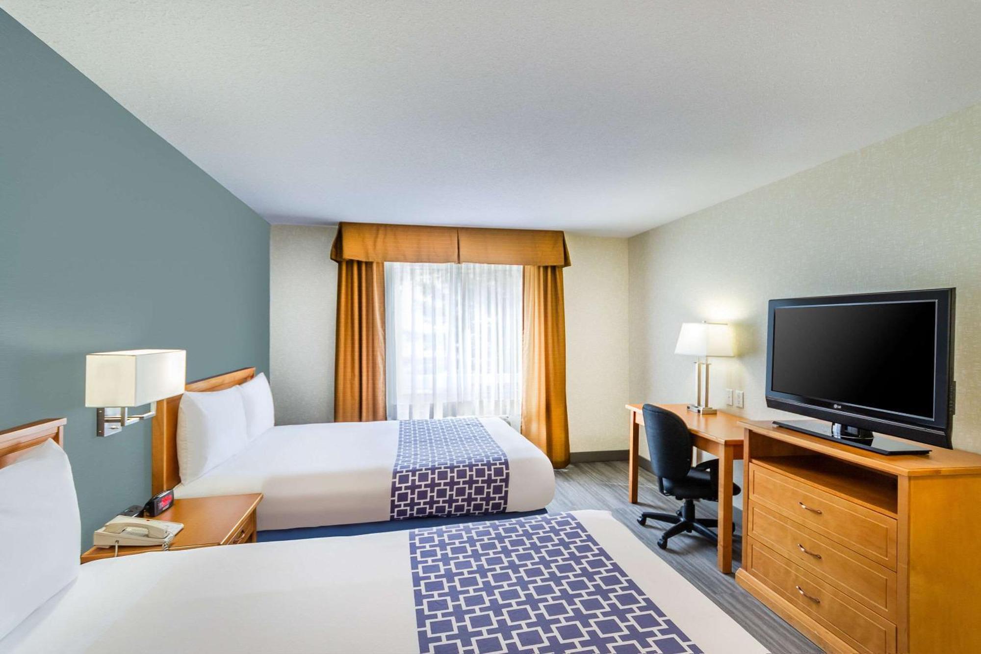 Econo Lodge Inn & Suites University YYC Exterior foto