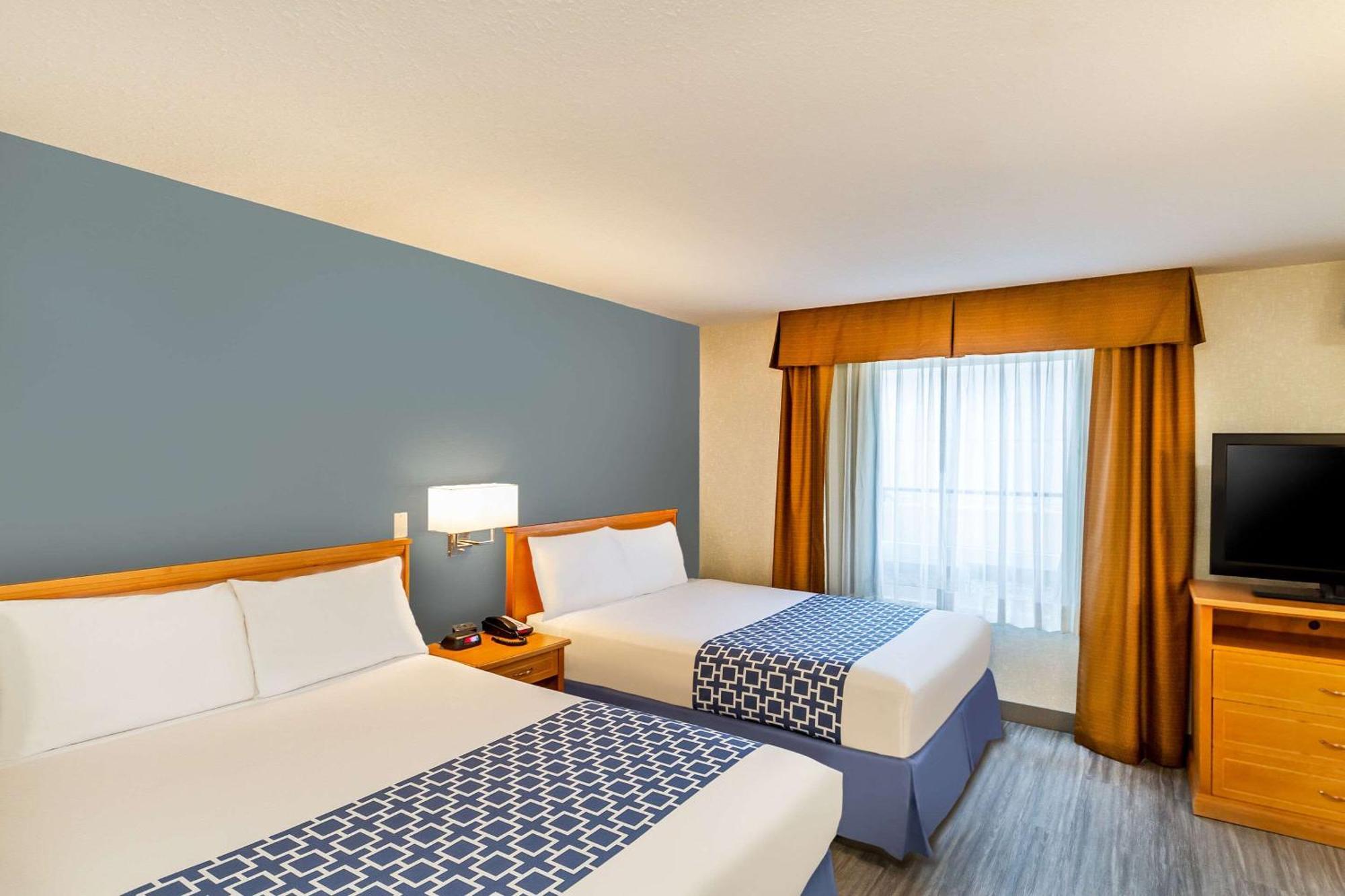 Econo Lodge Inn & Suites University YYC Exterior foto