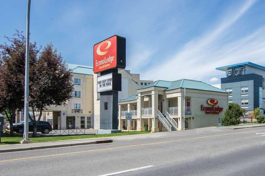 Econo Lodge Inn & Suites University YYC Exterior foto