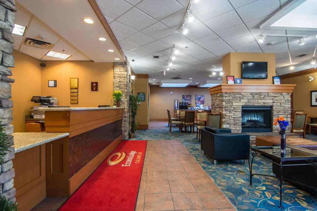 Econo Lodge Inn & Suites University YYC Interior foto
