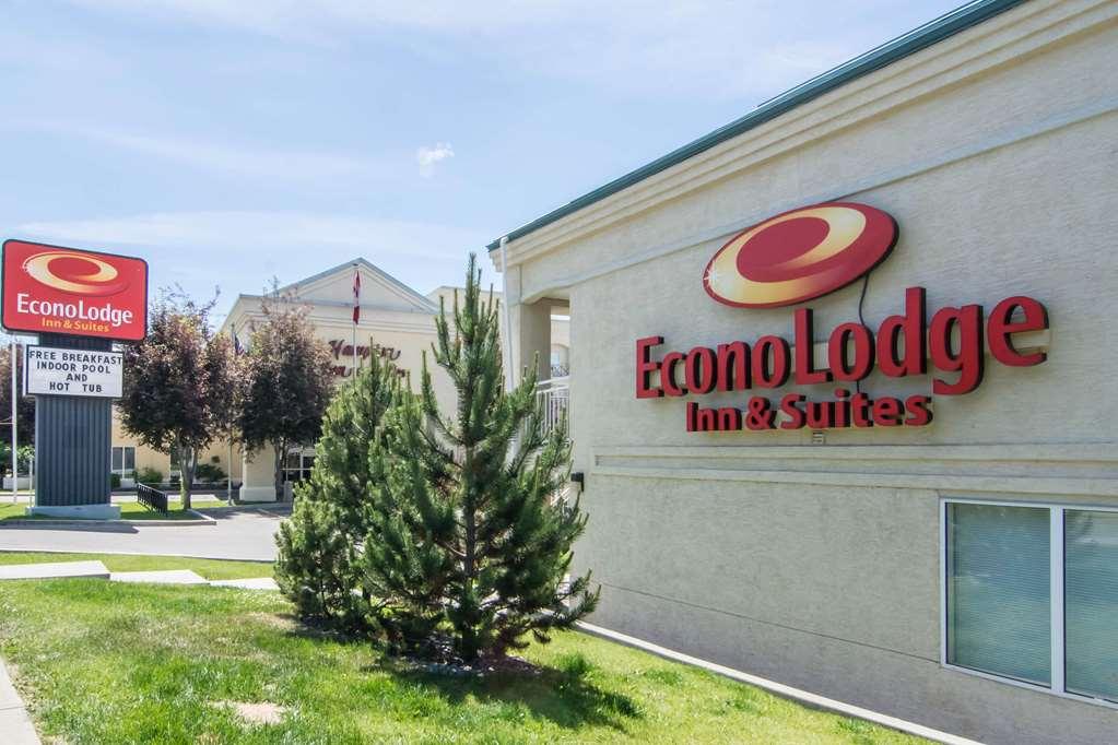 Econo Lodge Inn & Suites University YYC Exterior foto